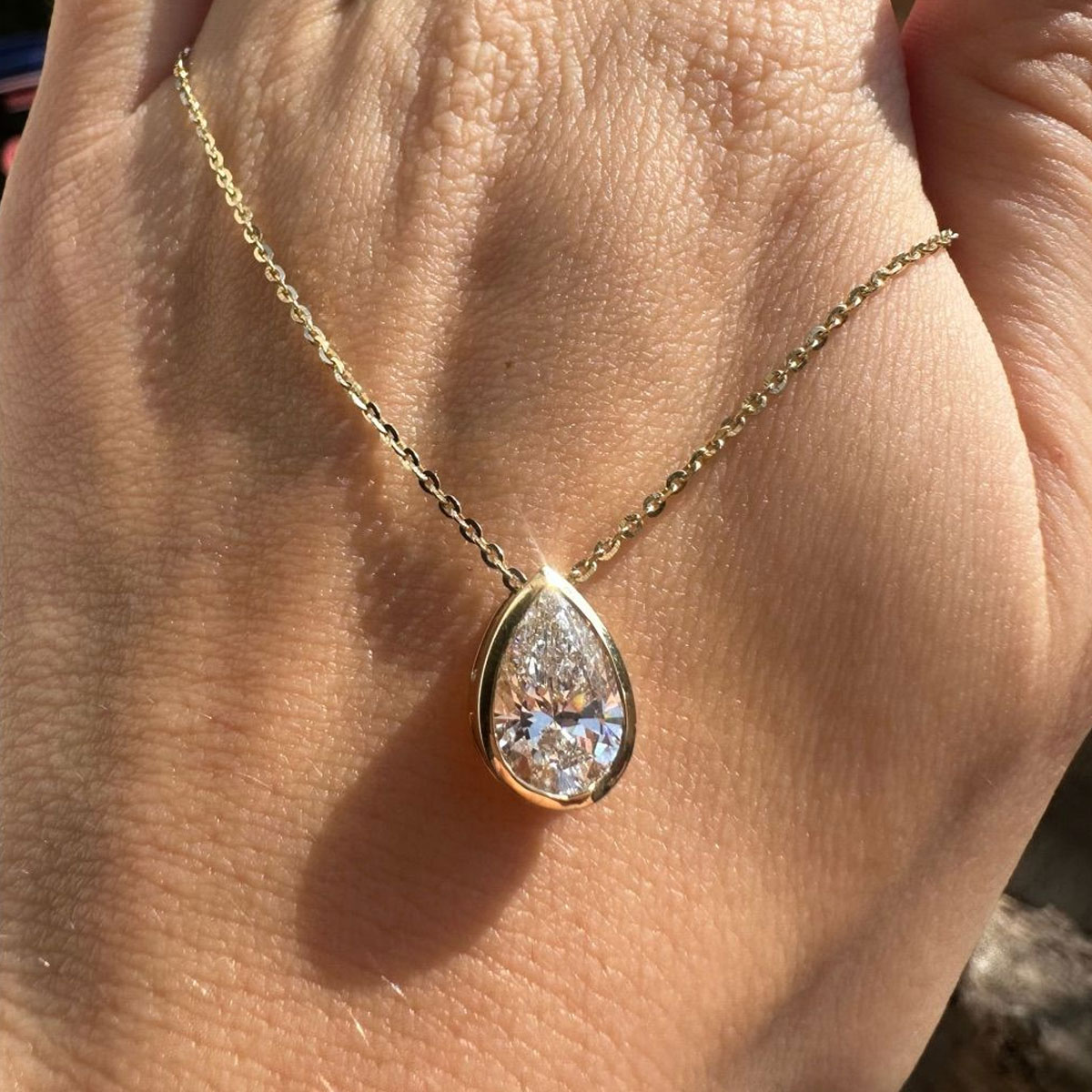 จี้สร้อยคอโมอิสซาไนต์ทรงลูกแพร - Bezels Set Pendant บทวิจารณ์และราคา