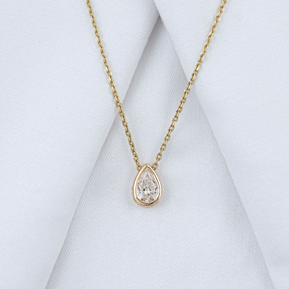 จี้สร้อยคอโมอิสซาไนต์ทรงลูกแพร - Bezels Set Pendant บทวิจารณ์และราคา