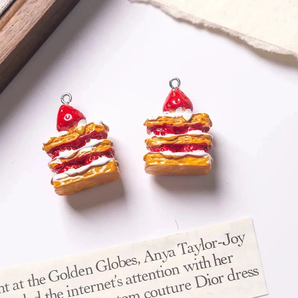 จี้เรซิ่นรูปเค้กสตรอว์เบอร์รี่ - Resin Crafts Diy บทวิจารณ์และราคา