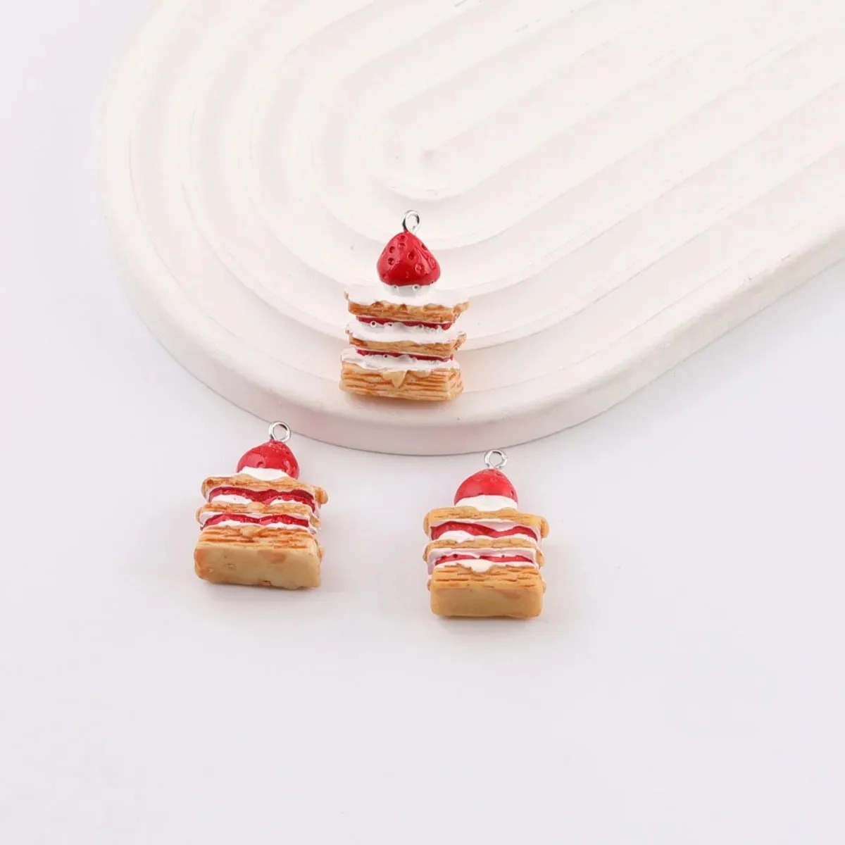 จี้เรซิ่นรูปเค้กสตรอว์เบอร์รี่ - Resin Crafts Diy บทวิจารณ์และราคา